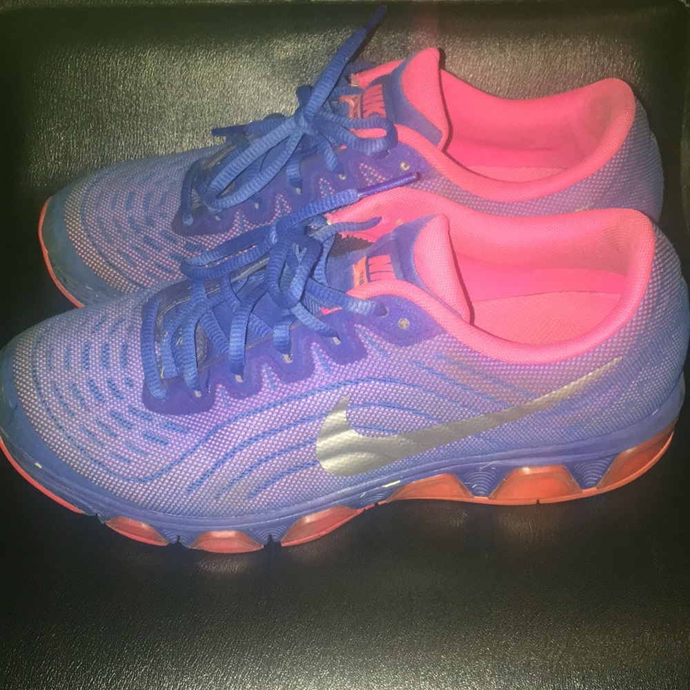 Women’s size 9 Nike